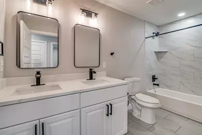 352 E Page Avenue, Dallas, TX 75203 - Photo 10