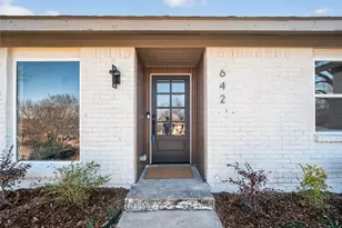 642 Botany Bay Dr, Dallas, TX 75211 - Photo 2