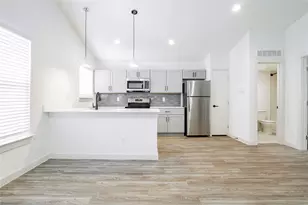 523 N Ewing Ave, Dallas, TX 75203 - Photo 2