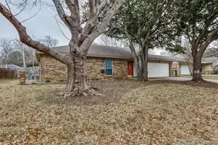 7436 Timberhill Dr, North Richland Hills, TX 76182 - Photo 2