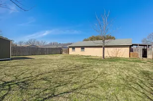 4424 Tiptop St, Haltom City, TX 76117 - Photo 22