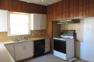 916 Ward, Marlin, TX 76661 - Photo 6