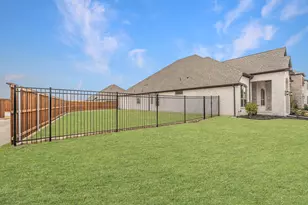 1000 Goldenrod Dr, Crowley, TX 76036 - Photo 2