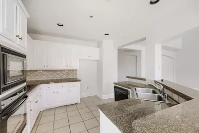 8115 Dogwood Lane, Irving, TX 75063 - Photo 12