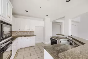8115 Dogwood Ln, Irving, TX 75063 - Photo 12