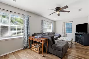 500 W Rucker St, Granbury, TX 76048 - Photo 8