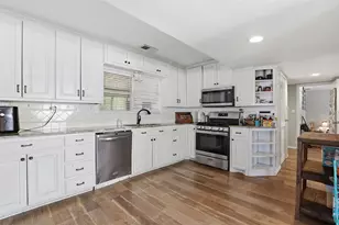 500 W Rucker St, Granbury, TX 76048 - Photo 10