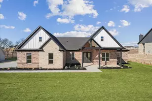 328 Slimp Blf, Azle, TX 76020 - Photo 1