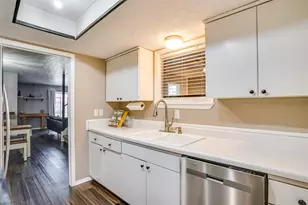 42 W Creek Ln, Grand Prairie, TX 75052 - Photo 8