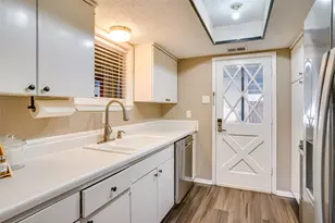 42 W Creek Ln, Grand Prairie, TX 75052 - Photo 6