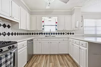 905 W Elizabeth Drive, Robinson, TX 76706 - Photo 12