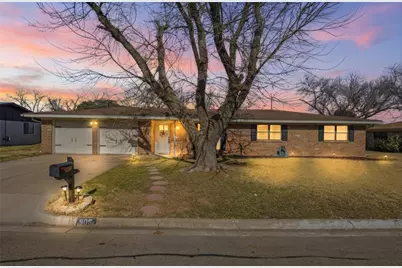 905 W Elizabeth Drive, Robinson, TX 76706 - Photo 1