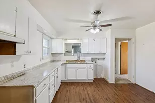 6233 Windermere Pl, Fort Worth, TX 76112 - Photo 10