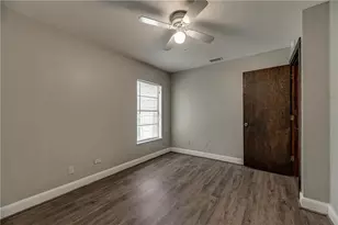 202 S Willomet Dr, Dallas, TX 75208 - Photo 20