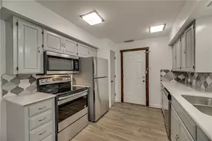 202 S Willomet Dr, Dallas, TX 75208 - Photo 12