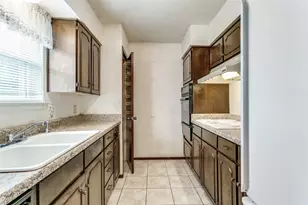 1037 Barber St, Hurst, TX 76053 - Photo 12