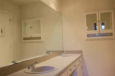 902 Rockwall Drive, Euless, TX 76039 - Photo 8