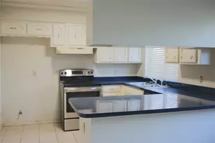 902 Rockwall Dr, Euless, TX 76039 - Photo 2