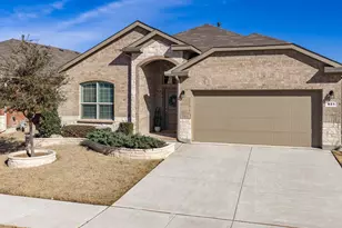 821 Blackhorse Trl, Justin, TX 76247 - Photo 2