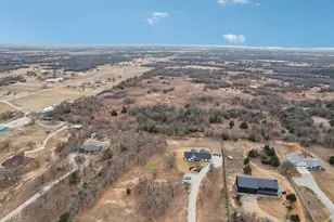 165 Rolling Bnd Rd, Alvord, TX 76225 - Photo 4