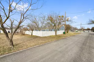 1104 S College Ave, Decatur, TX 76234 - Photo 30