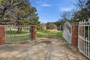 249 Martin Dr, Denison, TX 75021 - Photo 2