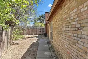 9724 Summerwood Cir, Dallas, TX 75243 - Photo 26