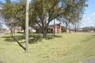 175 Creekview Dr E, Red Oak, TX 75154 - Photo 4