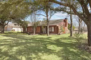 175 Creekview Dr E, Red Oak, TX 75154 - Photo 2