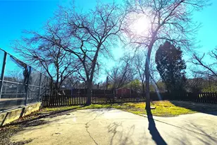 901 W Congress St, Denton, TX 76201 - Photo 32