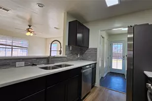901 W Congress St, Denton, TX 76201 - Photo 8