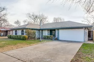 7613 Marlborough Dr W, Fort Worth, TX 76134 - Photo 2