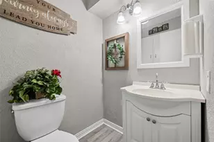 5702 Meadow Wood Ln, Fort Worth, TX 76112 - Photo 14