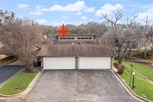 5702 Meadow Wood Ln, Fort Worth, TX 76112 - Photo 2