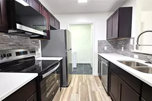 903 W Congress St, Denton, TX 76201 - Photo 8