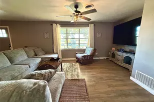 200 Arden St, Bowie, TX 76230 - Photo 4