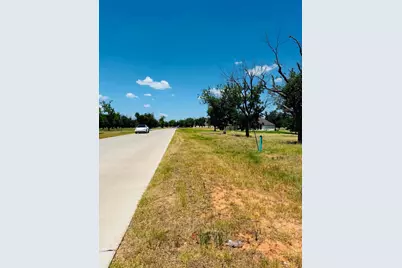 1036 E Landings N, Granbury, TX 76049 - Photo 2