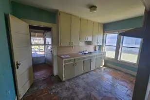 815 E Sumpter St, Mexia, TX 76667 - Photo 2