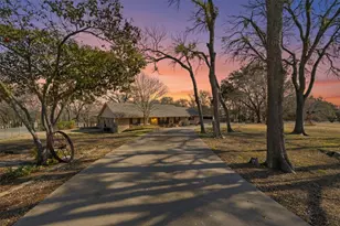 1709 McLennan Crossing Rd, Woodway, TX 76712 - Photo 2