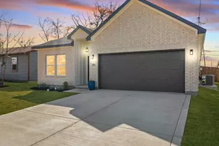 1004 E Hickory St, Kaufman, TX 75142 - Photo 1