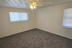 921 Poinsettia Dr, Lancaster, TX 75146 - Photo 6