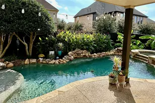 819 Shady Meadow Dr, Lewisville, TX 75077 - Photo 2