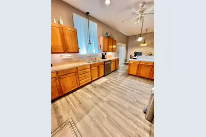 522 E Standifer Street, Hamilton, TX 76531 - Photo 10