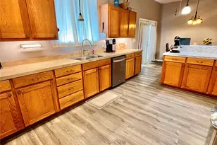 522 E Standifer St, Hamilton, TX 76531 - Photo 10