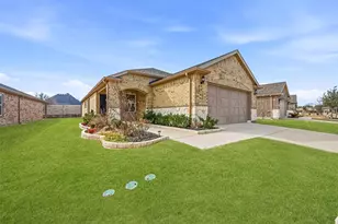 200 Sleepy Willow Ln, McKinney, TX 75071 - Photo 1