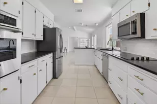 4145 Westchester Dr, Waco, TX 76710 - Photo 12