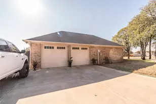 209 Benton St, Nocona, TX 76255 - Photo 6