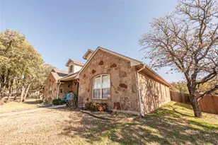 209 Benton St, Nocona, TX 76255 - Photo 4