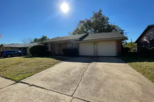 2310 Gilbert Cir, Arlington, TX 76010 - Photo 1