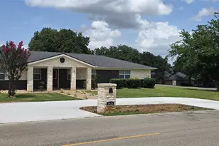 6920 Westover Dr, Granbury, TX 76049 - Photo 2